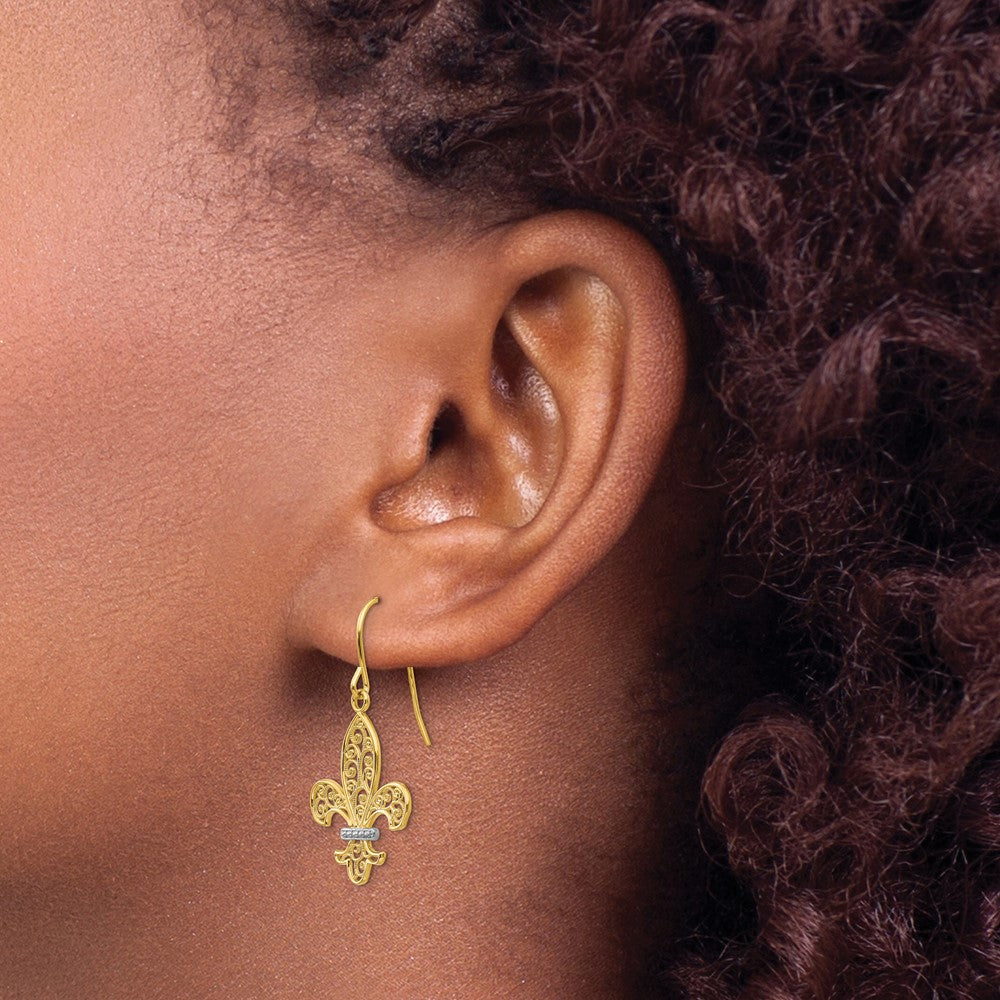 Polished and Diamond-cut Star Post Earrings - WBC
